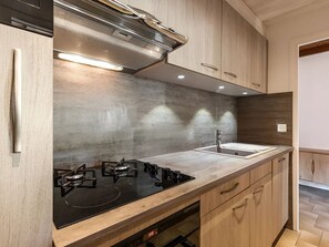 Réfrigérateur, micro-ondes, four, lave-vaisselle