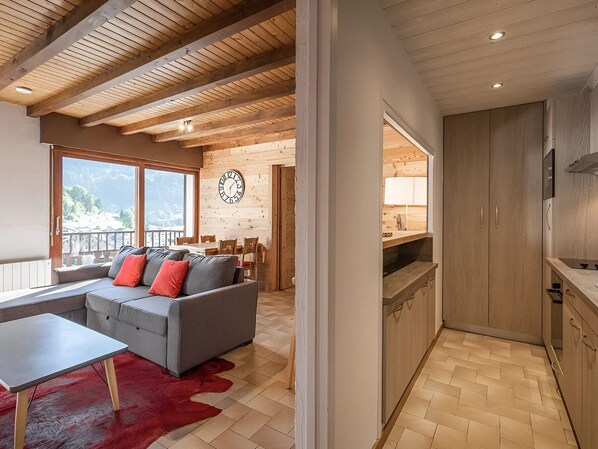 Televisión y chimenea 