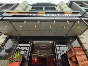 Front of property - Hotel Pratap Heritage (Mahabaleshwar)