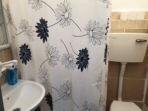 Shower, towels
