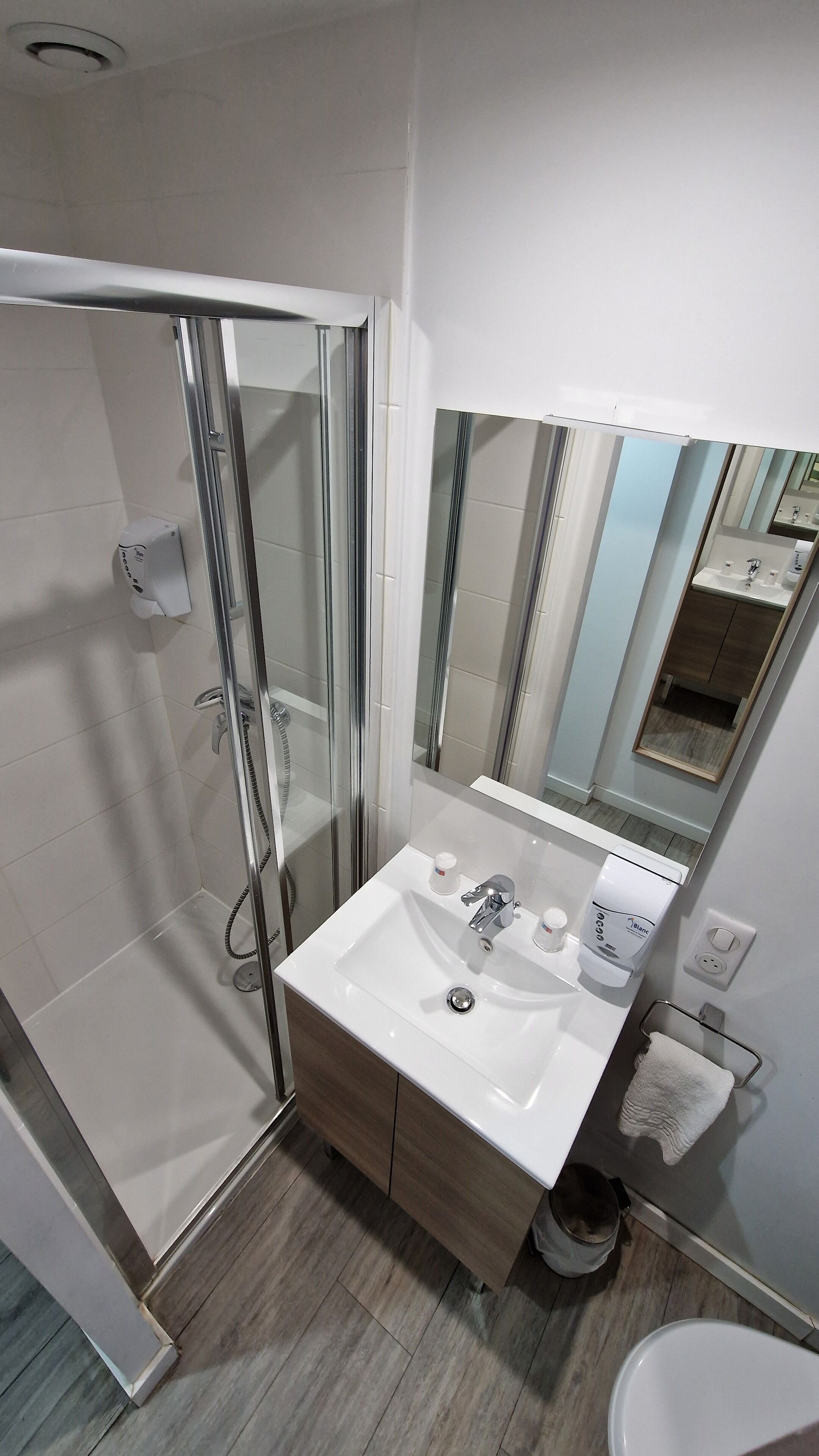 superior double room | bathroom | shower, free toiletries, hair dryer, towels