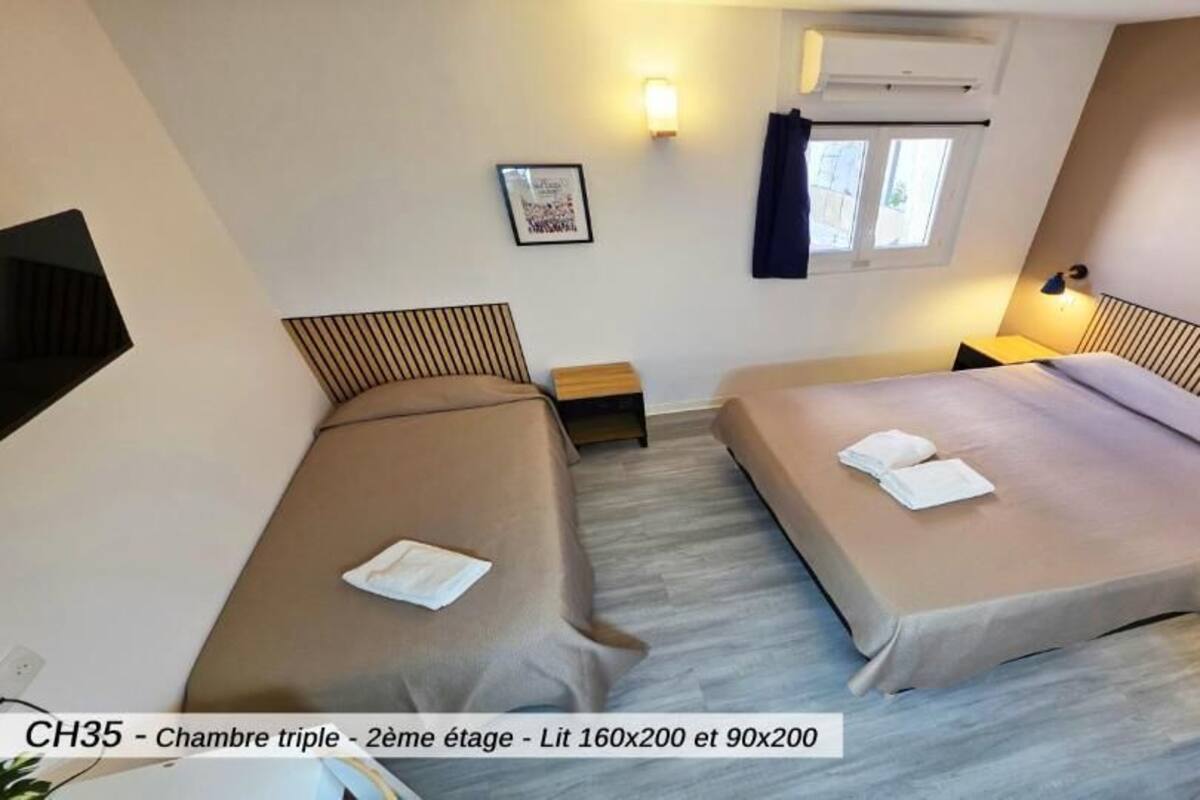 Escritorio, sistema de insonorización y wifi gratis