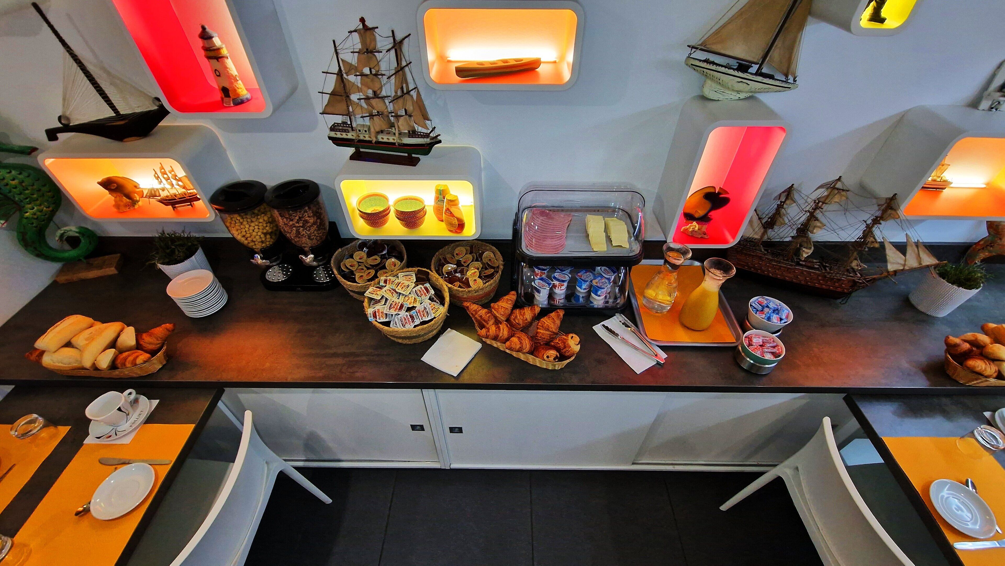 Daily buffet breakfast (EUR 8 per person)