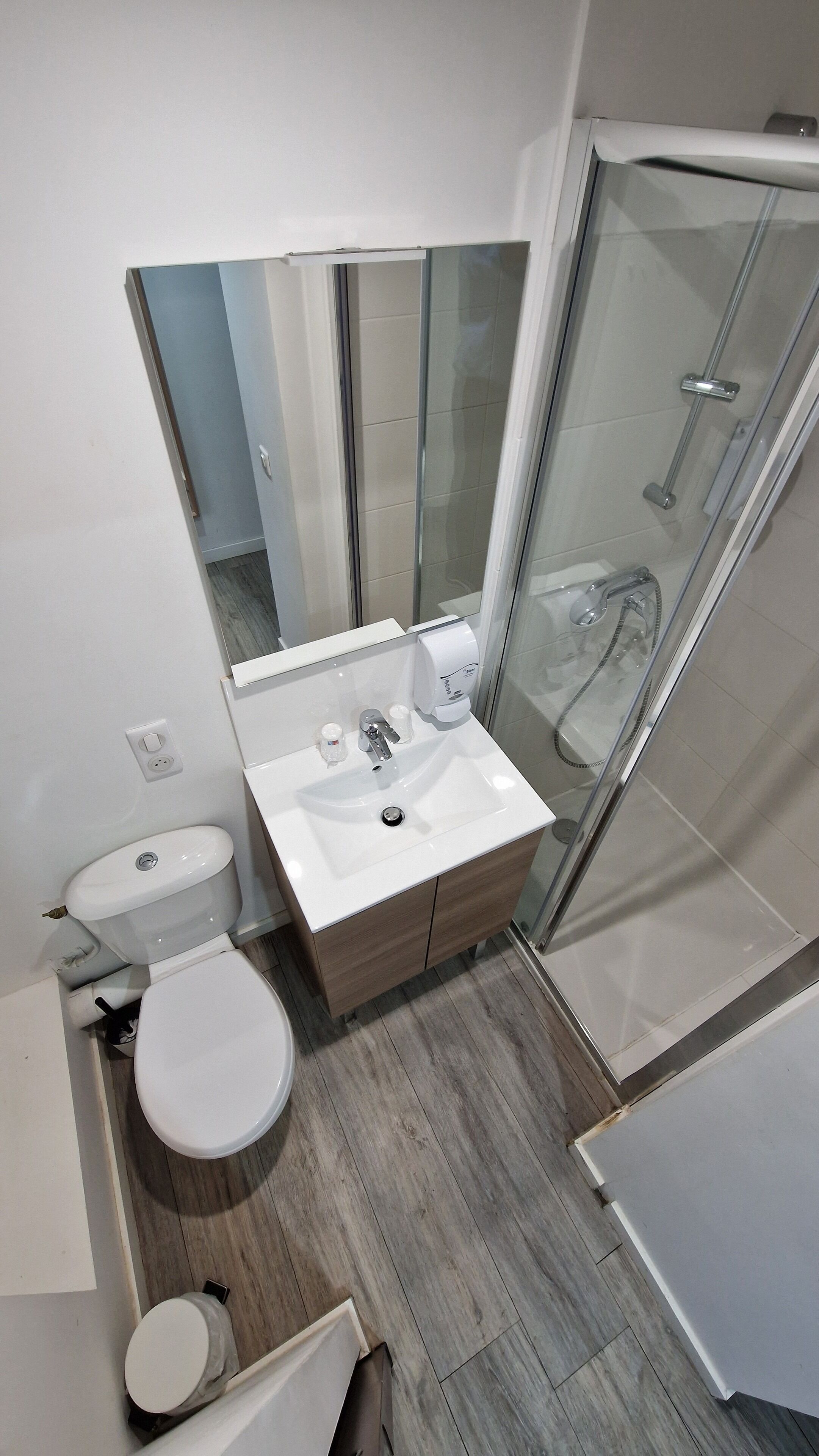superior double room | bathroom | shower, free toiletries, hair dryer, towels