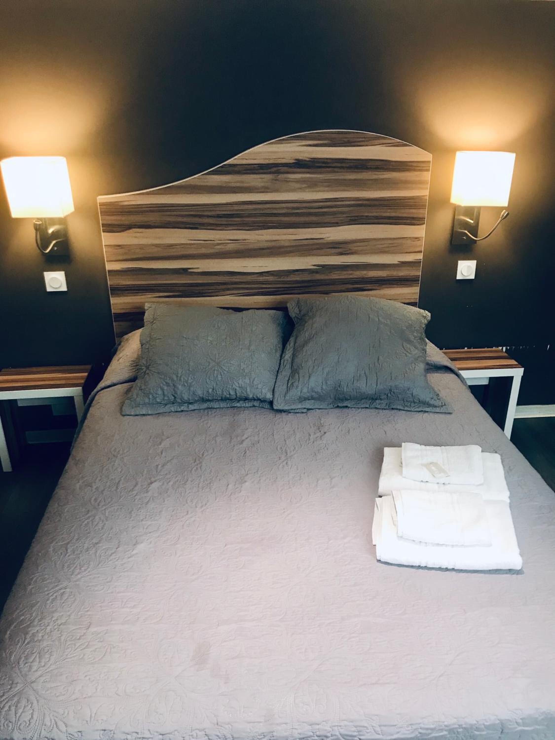 1 bedroom, desk, soundproofing, free wifi