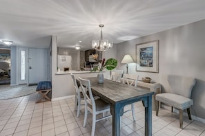 Dining - Sonrise Retreat - Hosted By Moore AI Rentals (Fernandina Beach)