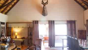 Cabaña clásica (Phuti) | Área de sala de estar