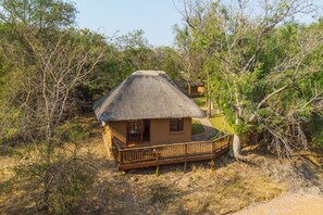 Classic Cabin (Phuti) | In-room safe, individually decorated, individually furnished, desk - Phuti Safari Lodge (Phalaborwa)