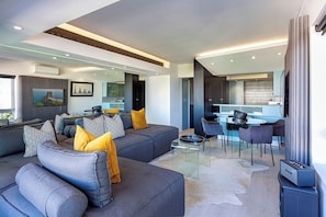 Clifton YOLO Spaces - Clifton Beachfront Executive | Living area