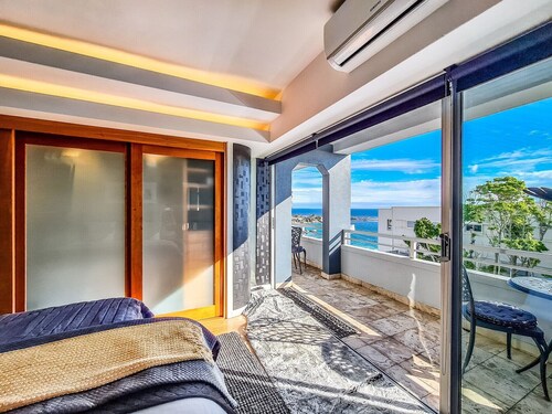Clifton YOLO Spaces – Clifton Beachfront Executive 
