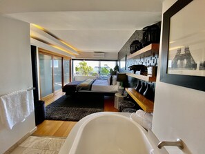 1 bedroom, Egyptian cotton sheets, premium bedding, down comforters - Clifton YOLO Spaces – Clifton Beachfront Executive  (Cape Town)