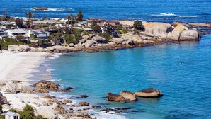A coastal area with rocky terrain and a beach. - Clifton YOLO Spaces – Clifton Mansion Villa (Cape Town)