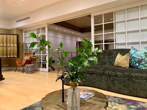 Vila superluxo, 6 quartos, piscina particular | Sala de estar | TV de tela plana
