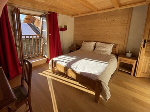 7 chambres, bureau, fer et planche Ă repasser, lit parapluie