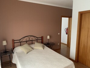 3 bedrooms, iron/ironing board, travel cot, free WiFi