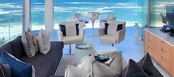 Clifton YOLO Spaces – Clifton Beachfront Penthouse