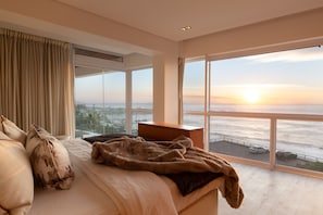 Clifton YOLO Spaces Clifton Beachfront Penthouse | 3 bedrooms, free WiFi, bed sheets - Clifton YOLO Spaces – Clifton Beachfront Penthouse (Cape Town)