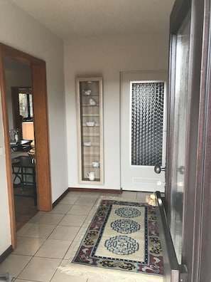 Interior - "The Enchanted Cottage" is a chic private garden apartment with gorgeous views. (Igelsbach)