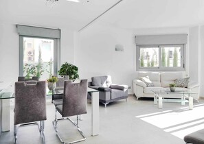 TV - Villa Amalia 59 - Ground floor with garden (Torrevieja)