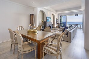 Leilighet (Beachfront - Dream) | Spisestue