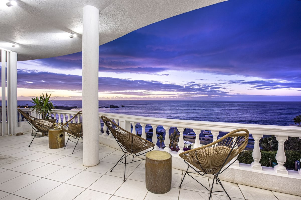 Clifton YOLO Spaces Clifton Beachfront Dream | 2 bedrooms, free WiFi, bed sheets