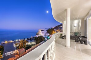 Clifton YOLO Spaces Clifton Beachfront Magic | Balcony - Clifton YOLO Spaces – Clifton Beachfront Apartments  (Cape Town)