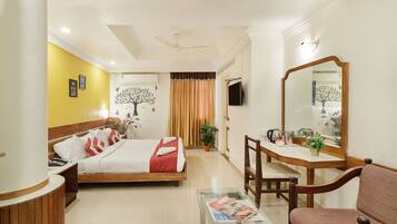 Executive Double Room | Desk, soundproofing, free WiFi