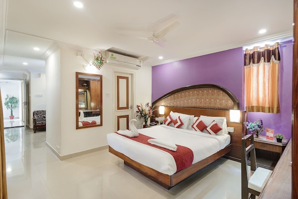 مكتب وتجهيزات عازلة للصوت وواي فاي مجانًا