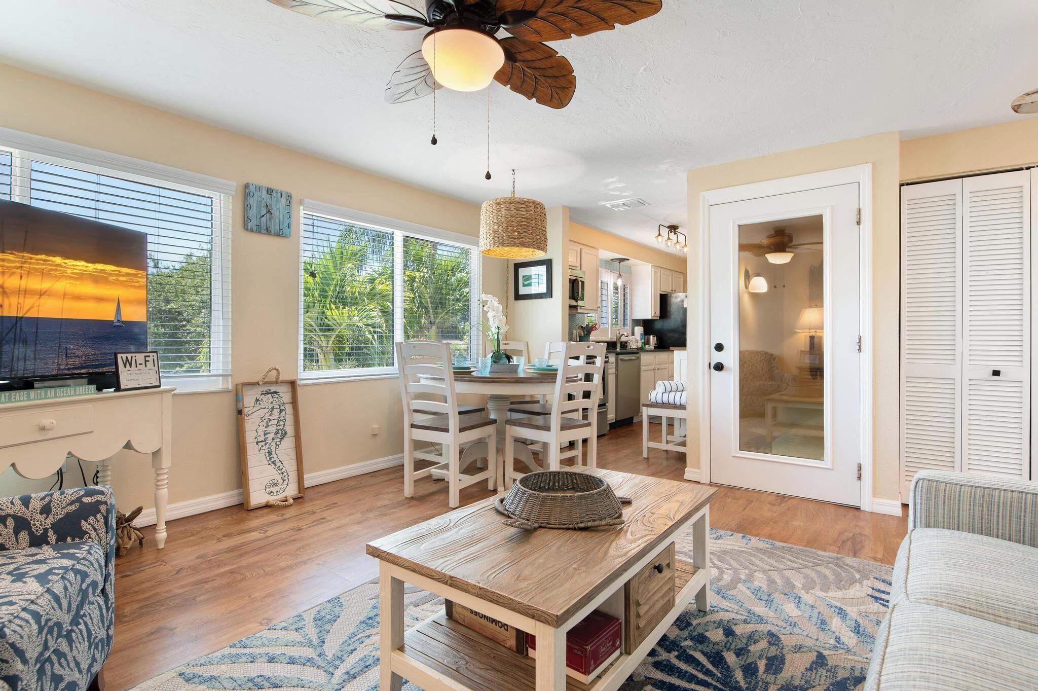 Smart TV, videojuegos, reproductor de DVD y tenis de mesa 