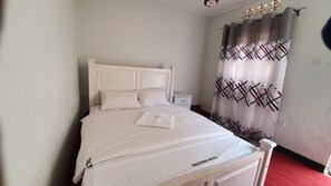 6 Schlafzimmer, Schreibtisch, Bügeleisen/Bügelbrett, kostenloses WLAN