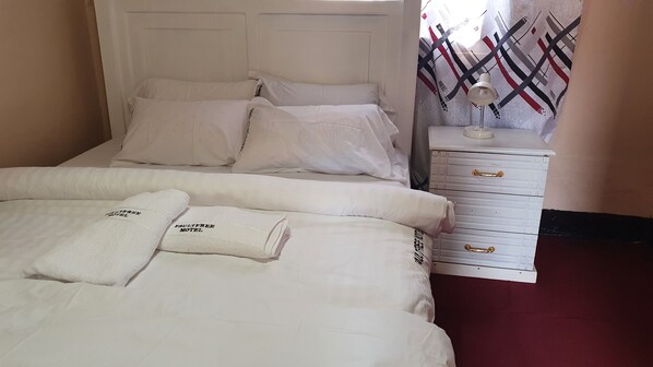 6 bedrooms, desk, iron/ironing board, free WiFi