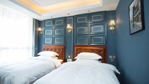 A hotel room with two beds, a large window, and a blue accent wall. - Yiting Zhenshe Hotel (Beijing)