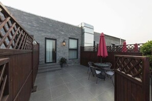 Outdoor dining - Yiting Zhenshe Hotel (Beijing)