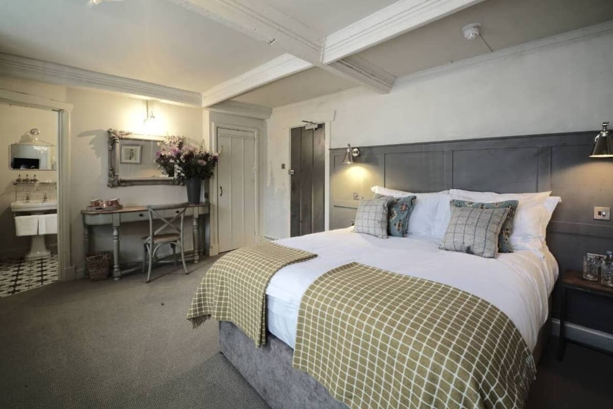 Deluxe Double Room | 1 bedroom, iron/ironing board, free WiFi, bed sheets