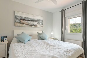 3 bedrooms, travel crib, free WiFi, bed sheets