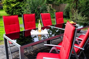 Outdoor dining - Family-friendly vacation home - small wellness oasis near the Müritz (Rechlin)
