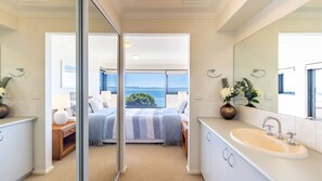 3 bedrooms, iron/ironing board, free WiFi - Florentine, 14/11 Columbia Cl - – AIRCON, WIFI, UNSURPASSED WATER VIEWS (Nelson Bay)