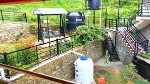 Garden view - Country Holidays Himalayan View Cottages Mukteshwar (Dhari)
