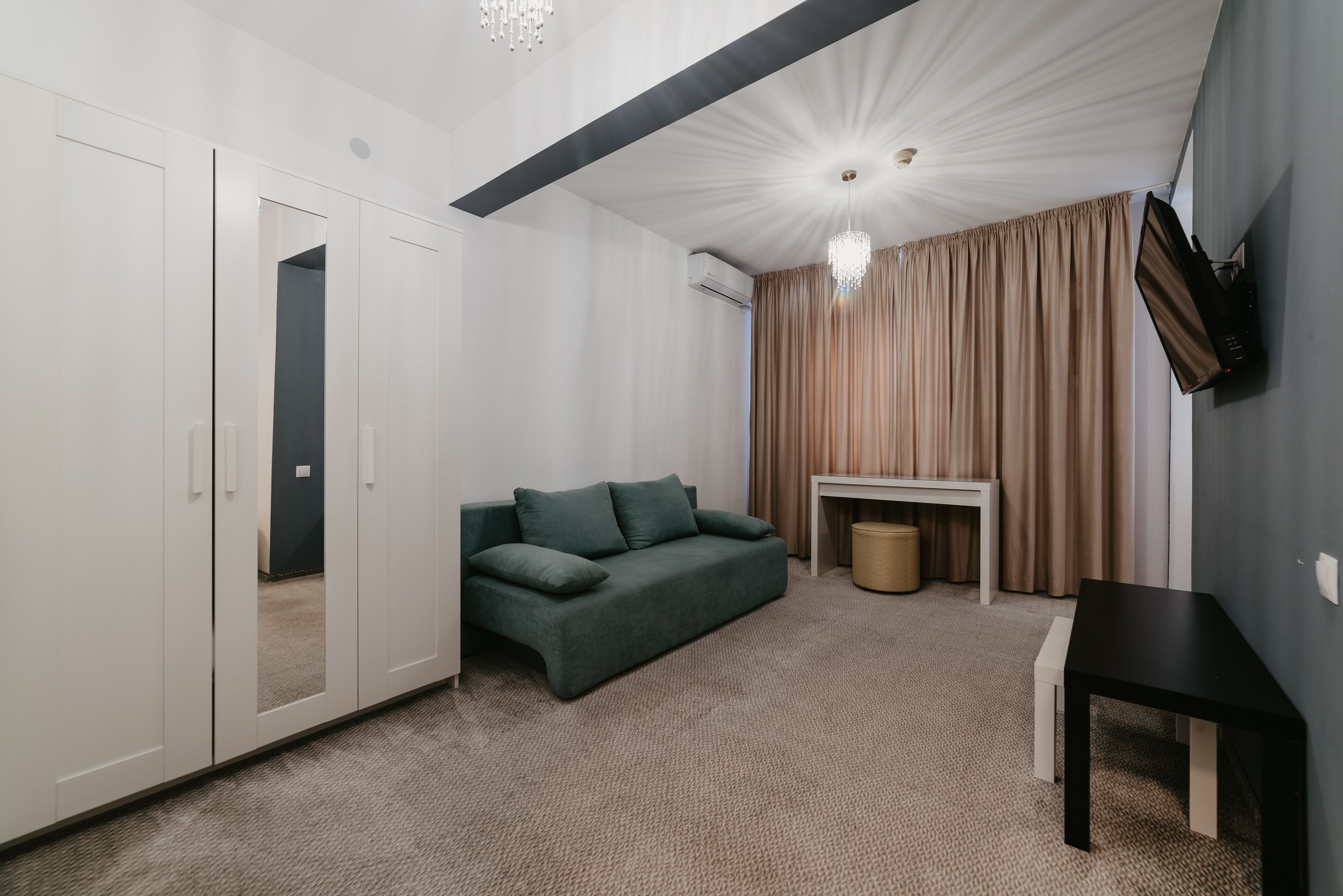 Deluxe Suite | Premium bedding, individually decorated, individually furnished, desk