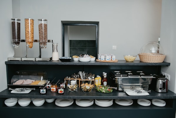 Frokostbuffé hver dag (RON 40 per person)