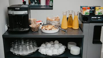 Daily buffet breakfast (RON 40 per person)