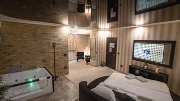 Quarto casal presidencial | Sala de estar | TV 32 cm com canais a cabo