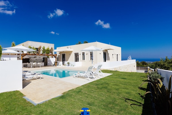 Outdoor pool, pool loungers