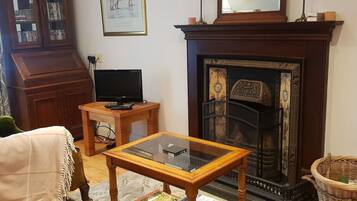 House | Living room | TV, fireplace