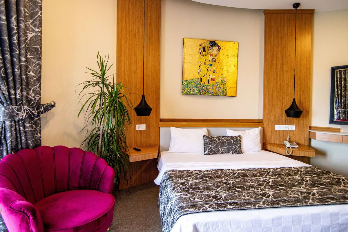 Standard Double Room, 1 Double Bed, Non Smoking, Garden View | Premium bedding, down duvets, memory-foam beds, desk