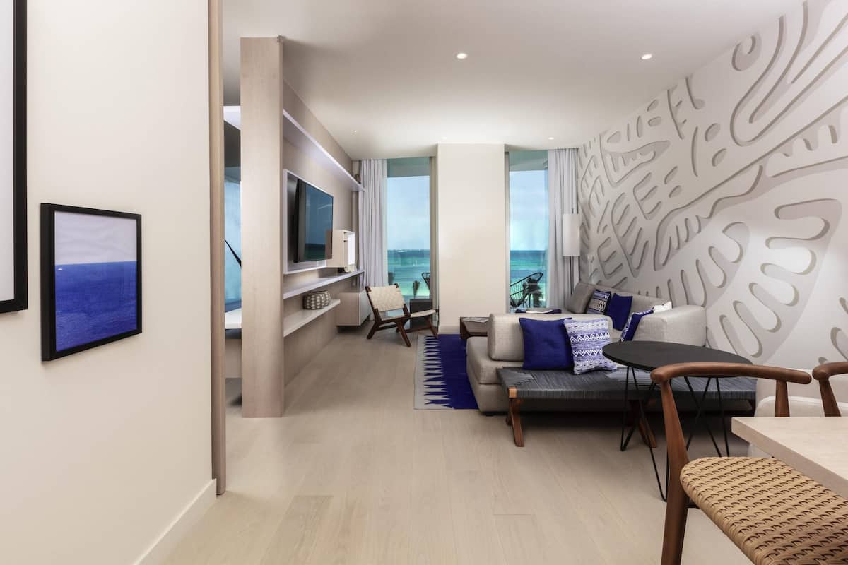 1 kamar tidur, seprai premium, minibar, dan brankas