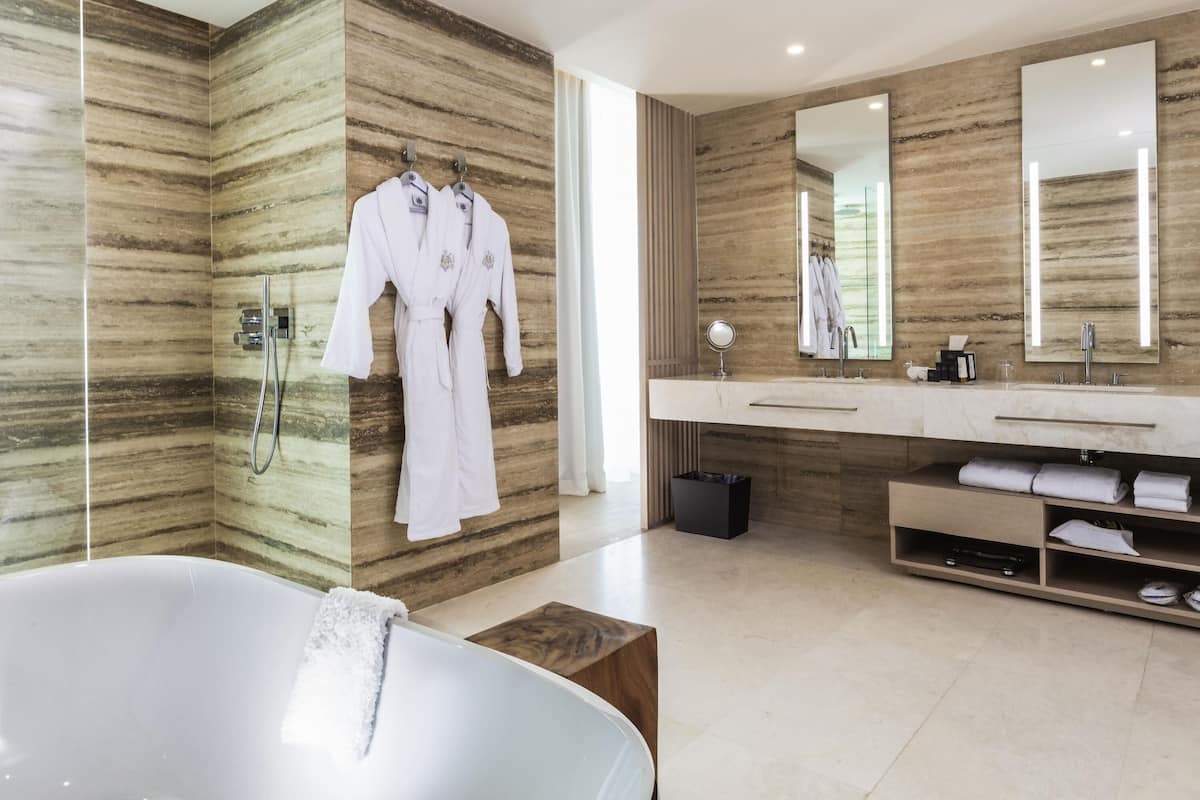 1 bedroom, premium bedding, minibar, in-room safe