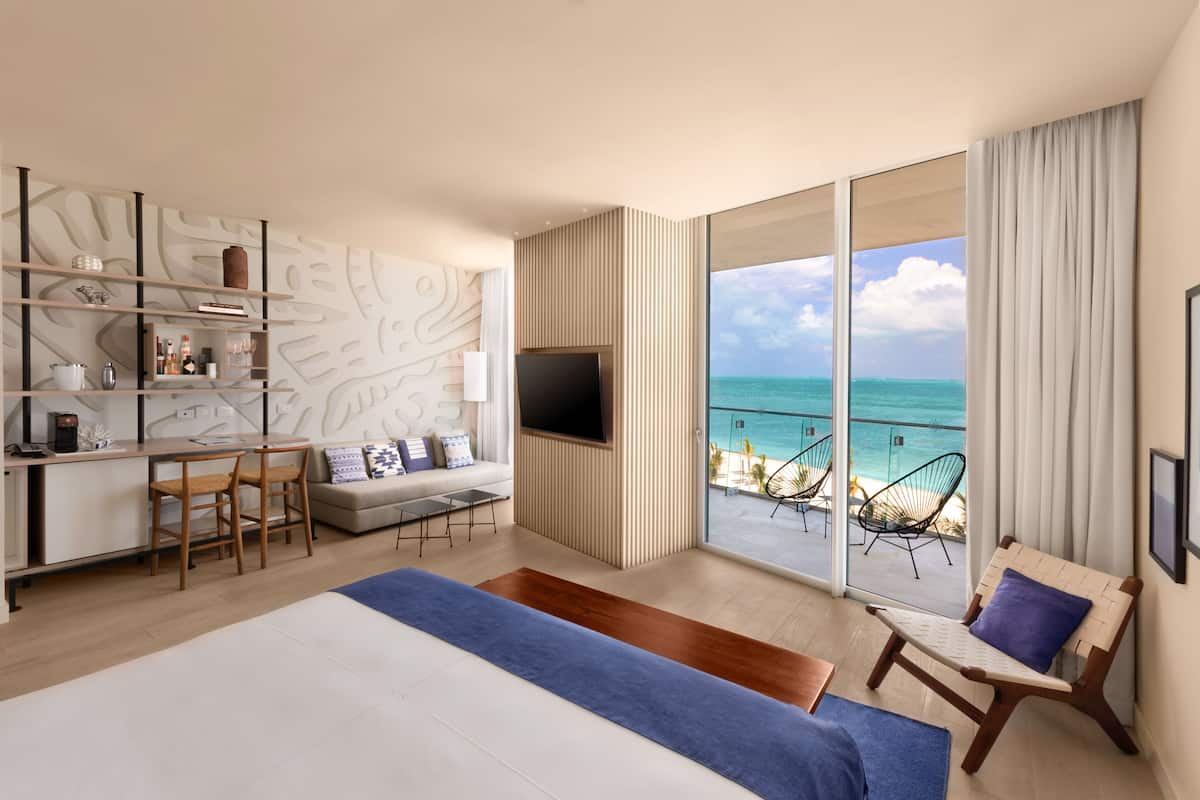 deluxe room, 1 king bed, oceanfront | 1 bedroom, premium bedding, minibar, in-room safe