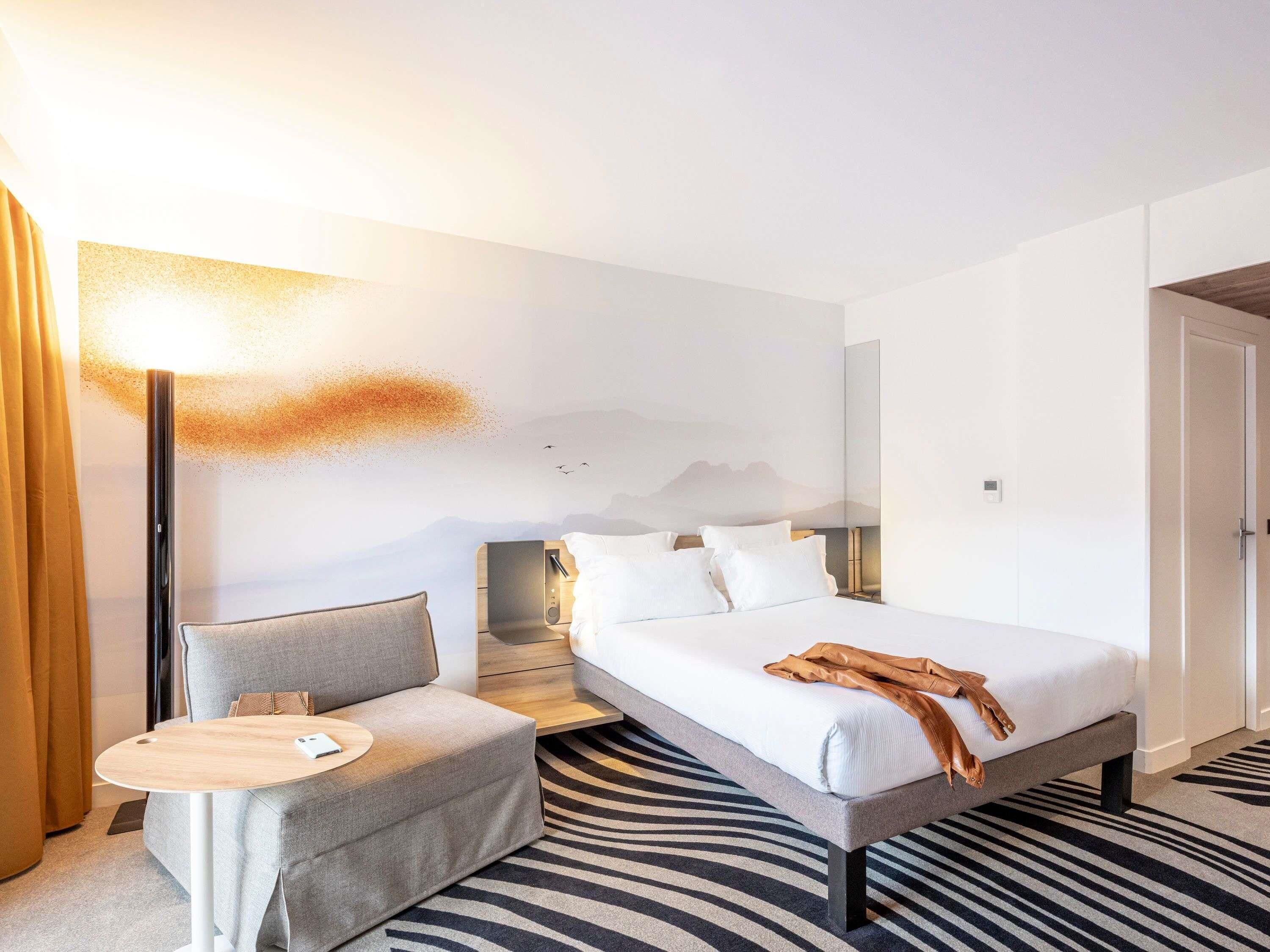 特色装修、特色家居、笔记本电脑工作区、隔音