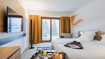 Premium bedding, laptop workspace, soundproofing, free cots/infant beds